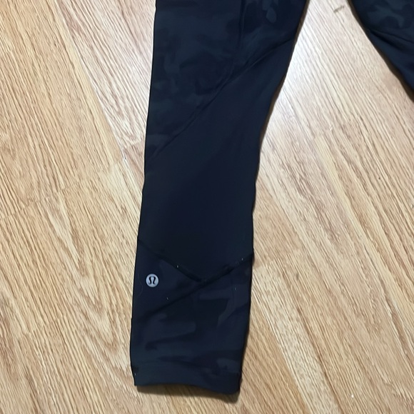 Lululemon Pace rival deep camo 21” size 4 - Picture 4 of 4